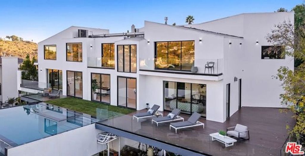 7567 Hermes Drive, Los Angeles, CA 90046