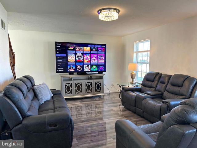 266 N ALPINE DR, York, PA 17408