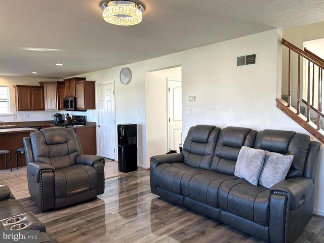 266 N ALPINE DR, York, PA 17408