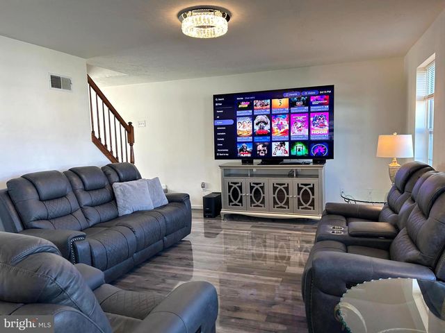 266 N ALPINE DR, York, PA 17408