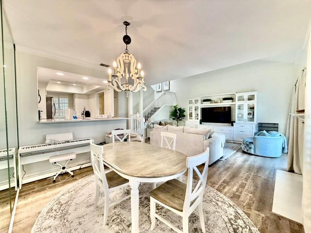 5220 S RUSSELL STREET 32, Tampa, FL 33611