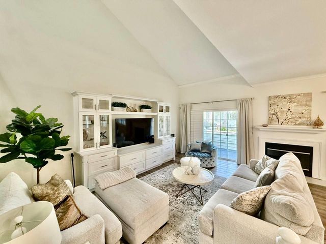 5220 S RUSSELL STREET 32, Tampa, FL 33611