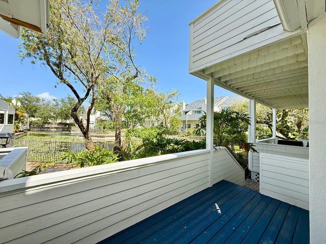5220 S RUSSELL STREET 32, Tampa, FL 33611