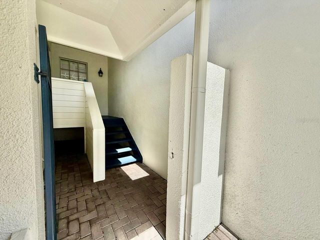 5220 S RUSSELL STREET 32, Tampa, FL 33611