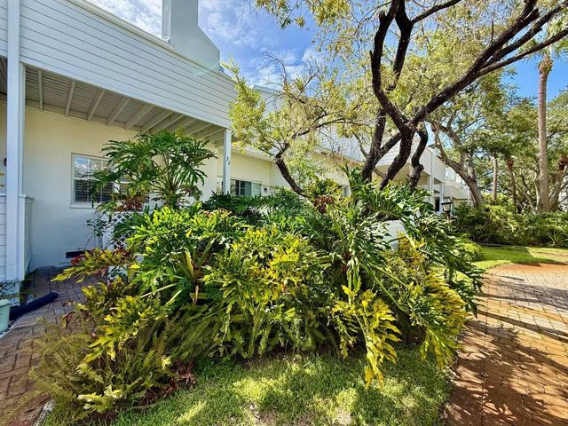 5220 S RUSSELL STREET 32, Tampa, FL 33611