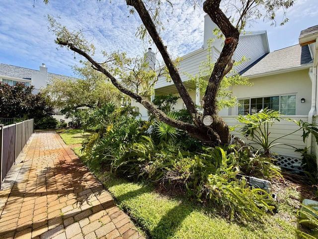 5220 S RUSSELL STREET 32, Tampa, FL 33611