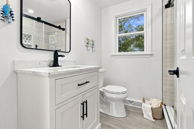 43 Quaker Road, Hyannis, MA 02601