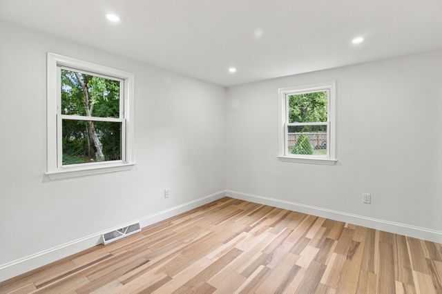 43 Quaker Road, Hyannis, MA 02601