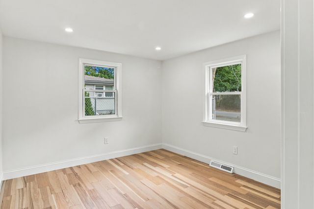 43 Quaker Road, Hyannis, MA 02601