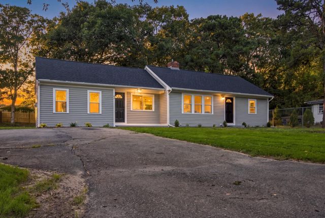 43 Quaker Road, Hyannis, MA 02601
