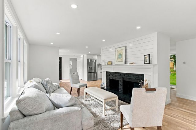 43 Quaker Road, Hyannis, MA 02601
