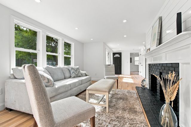 43 Quaker Road, Hyannis, MA 02601
