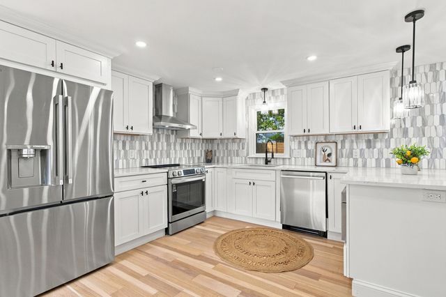 43 Quaker Road, Hyannis, MA 02601