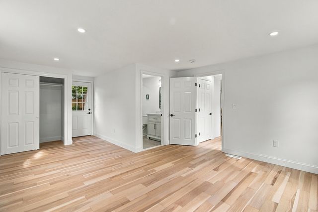 43 Quaker Road, Hyannis, MA 02601