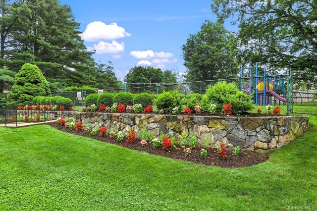 33 Fieldstone Drive G4, Hartsdale, NY 10530