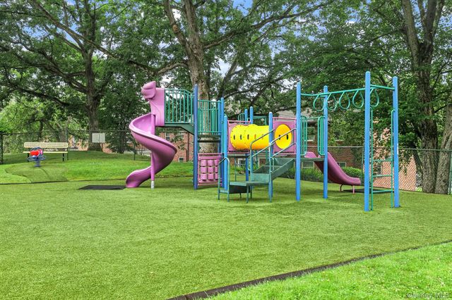 33 Fieldstone Drive G4, Hartsdale, NY 10530