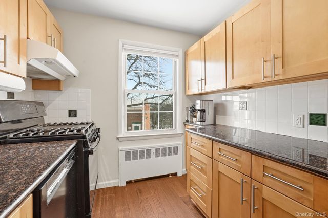 33 Fieldstone Drive G4, Hartsdale, NY 10530