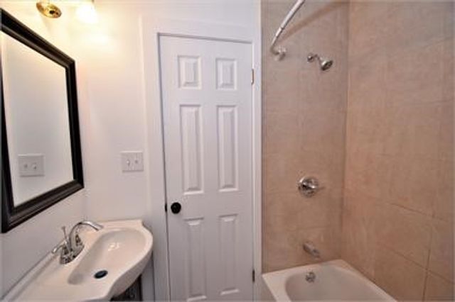 210 Chesterfield Rd, Oakland, PA 15213