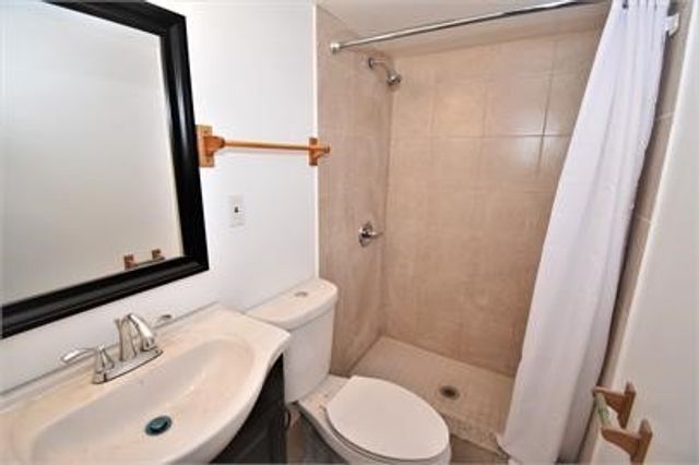 210 Chesterfield Rd, Oakland, PA 15213