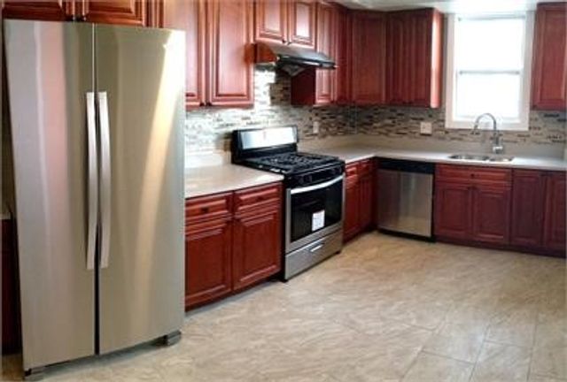 210 Chesterfield Rd, Oakland, PA 15213