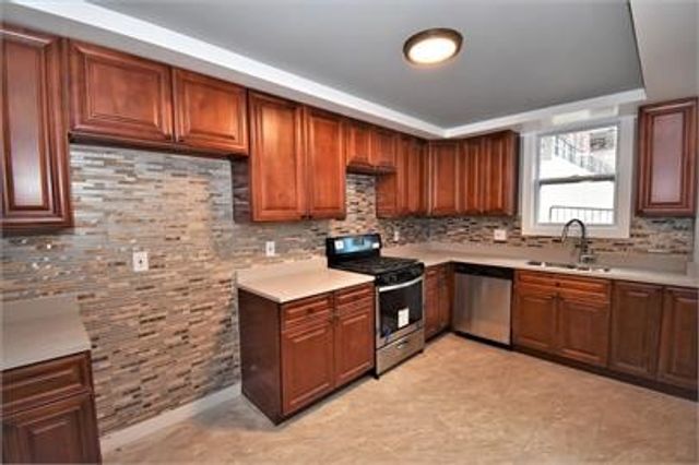 210 Chesterfield Rd, Oakland, PA 15213