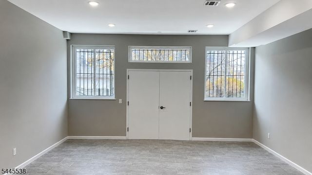 52 Holland St, Newark City, NJ 07103