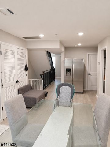 52 Holland St, Newark City, NJ 07103