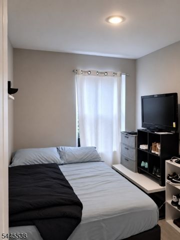 52 Holland St, Newark City, NJ 07103
