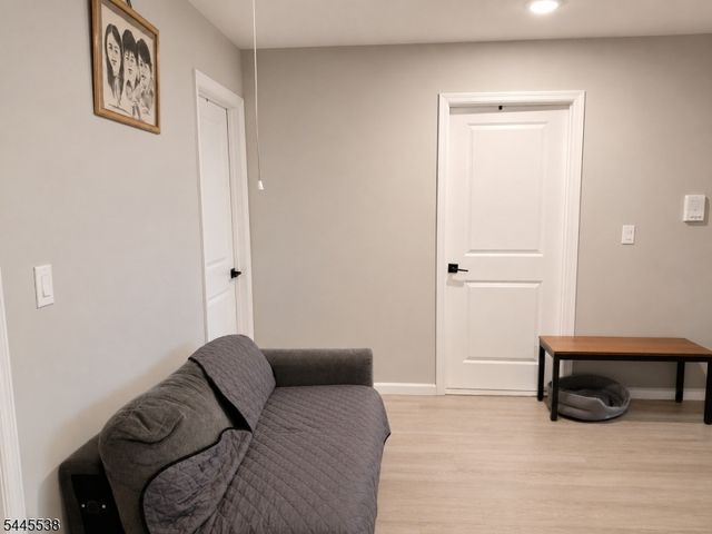 52 Holland St, Newark City, NJ 07103