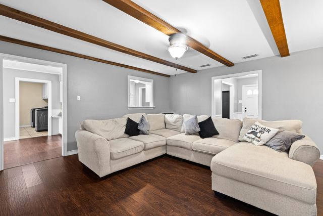 1200 Maywood Dr, Longview, TX 75604