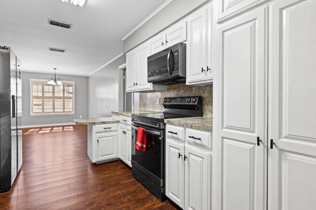 1200 Maywood Dr, Longview, TX 75604