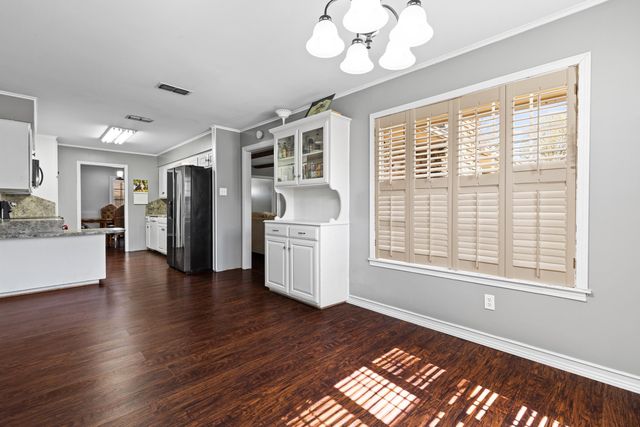 1200 Maywood Dr, Longview, TX 75604