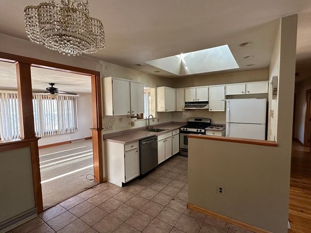 52 Hesper St, Saugus, MA 01906