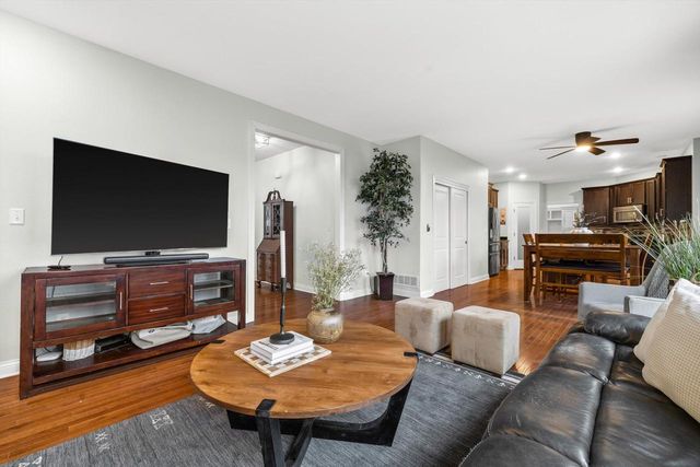 609 Calvin LANE, Mount Pleasant, WI 53406