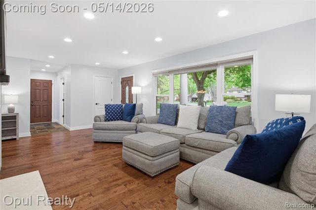 24018 Lynwood Drive, Novi, MI 48374