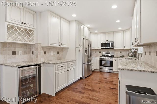 24018 Lynwood Drive, Novi, MI 48374