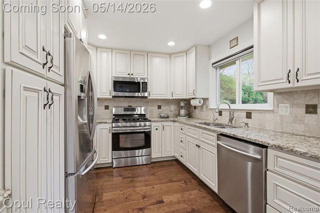 24018 Lynwood Drive, Novi, MI 48374