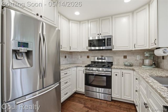 24018 Lynwood Drive, Novi, MI 48374