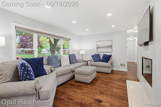 24018 Lynwood Drive, Novi, MI 48374