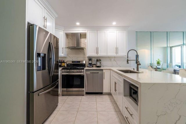 3140 S Ocean Dr PH7, Hallandale Beach, FL 33009