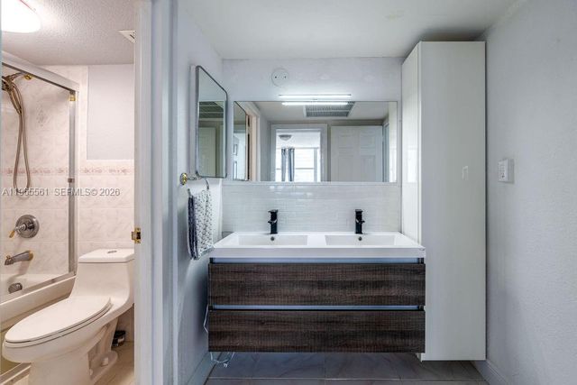 3140 S Ocean Dr PH7, Hallandale Beach, FL 33009