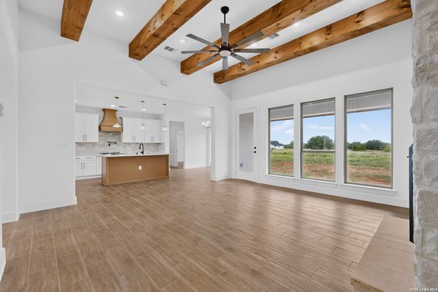 105 Hidden Path, Floresville, TX 78114