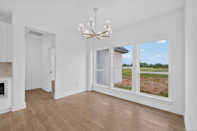 105 Hidden Path, Floresville, TX 78114