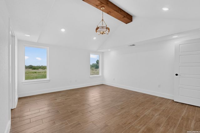 105 Hidden Path, Floresville, TX 78114