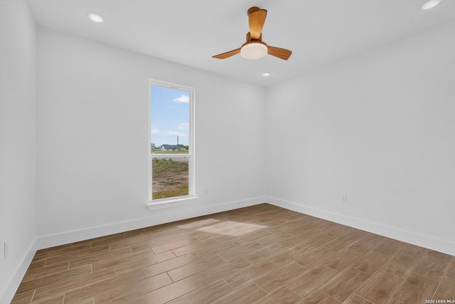 105 Hidden Path, Floresville, TX 78114