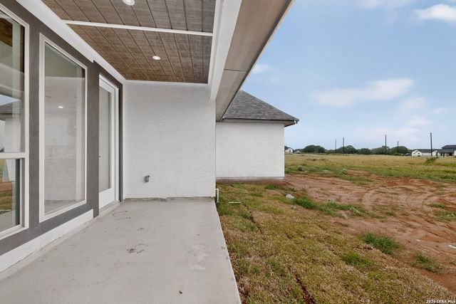 105 Hidden Path, Floresville, TX 78114