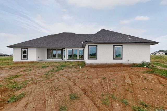 105 Hidden Path, Floresville, TX 78114