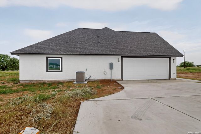 105 Hidden Path, Floresville, TX 78114