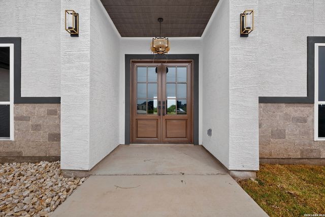105 Hidden Path, Floresville, TX 78114