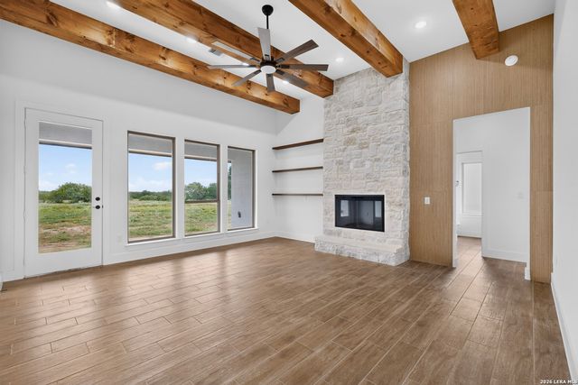 105 Hidden Path, Floresville, TX 78114